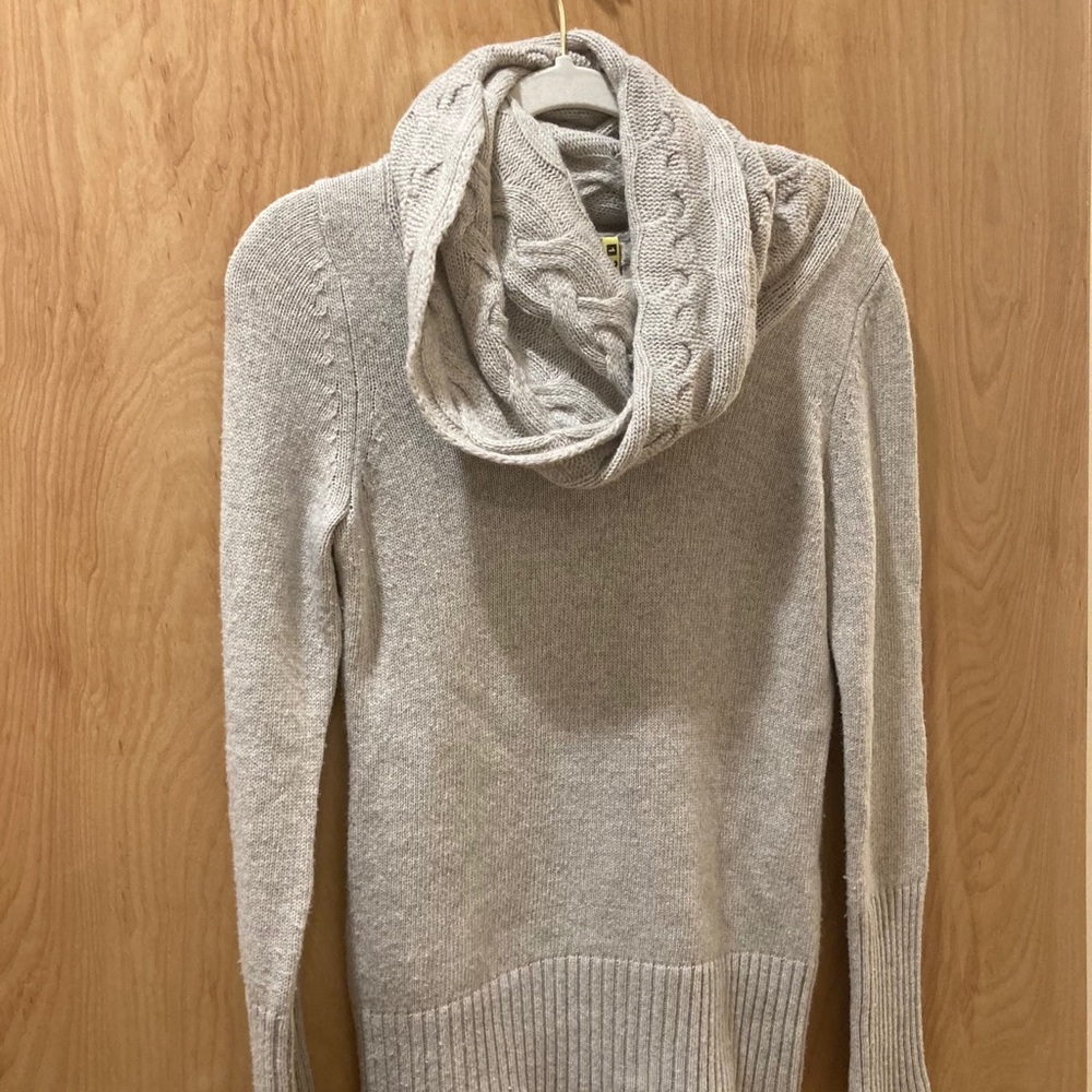 Banana Republic light Gray cowl neck sweater